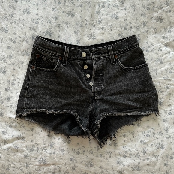Levi’s shorts - Picture 2 of 4